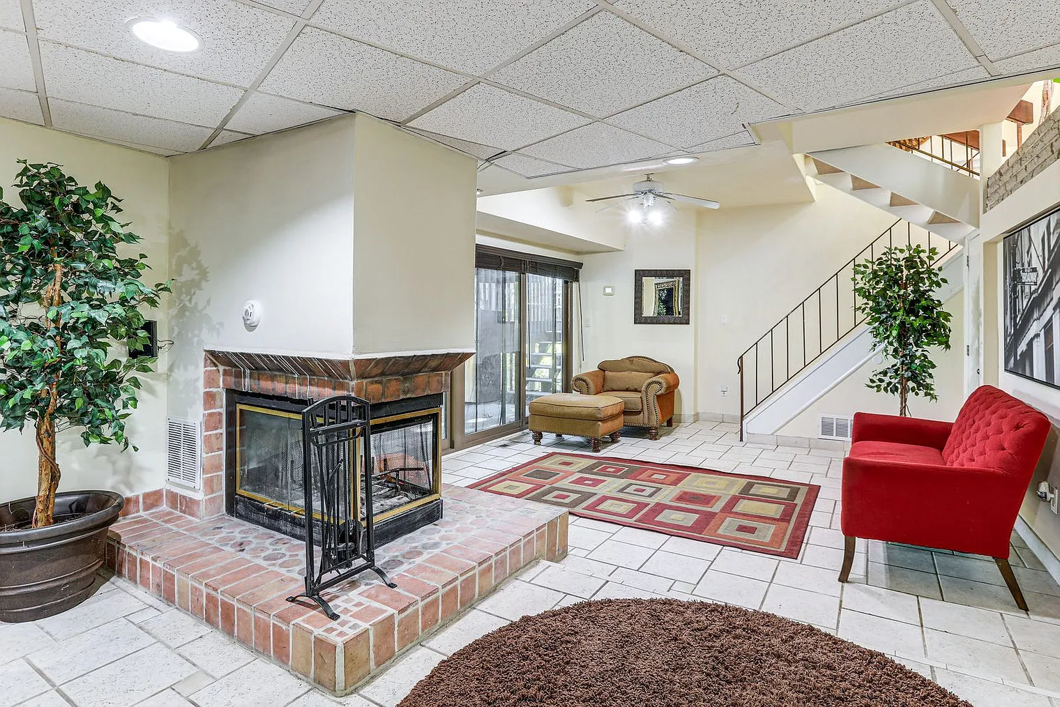 2 bed, 3.0 bath, 3993 sqft, $6,031 — Photo 3