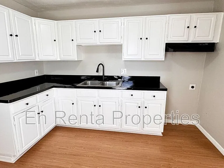 525 W Hammond St — Photo 8
