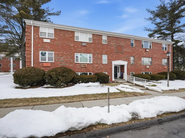 204 Regency Park Dr Unit 204, Agawam, MA 01001