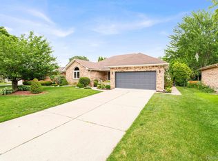 37452 Dundee St, Sterling Heights, MI 48310