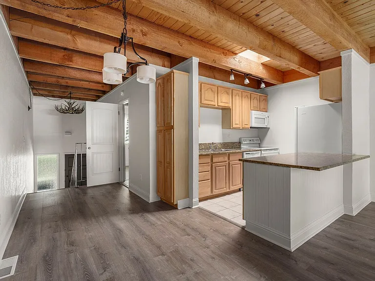 861 Southwood Blvd #30 — Photo 9