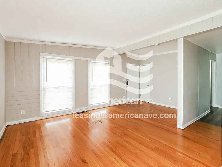 1634000_004_living_room_14299183.jpg