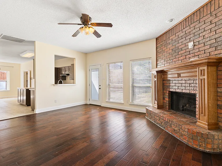 2522 Primrose Ln — Photo 6