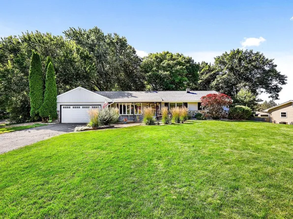 W253 Hillendale DRIVE, Oconomowoc, WI 53066