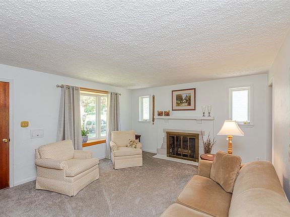 4th image of 1424 Bowman Ave