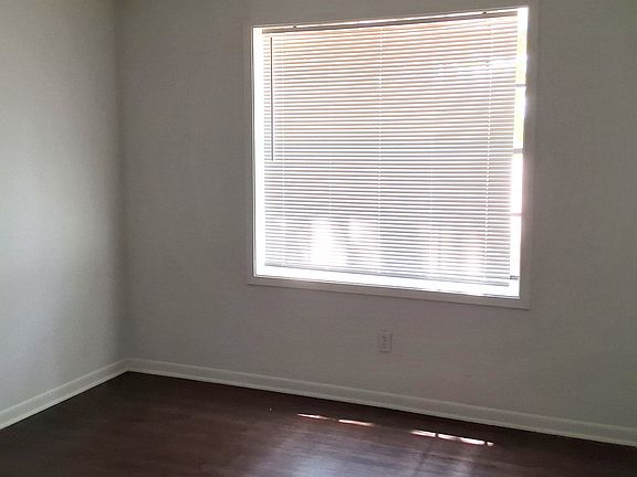 2nd image of 629 W Ridge Dr