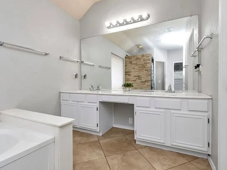 7817 Orland Park Cir — Photo 15