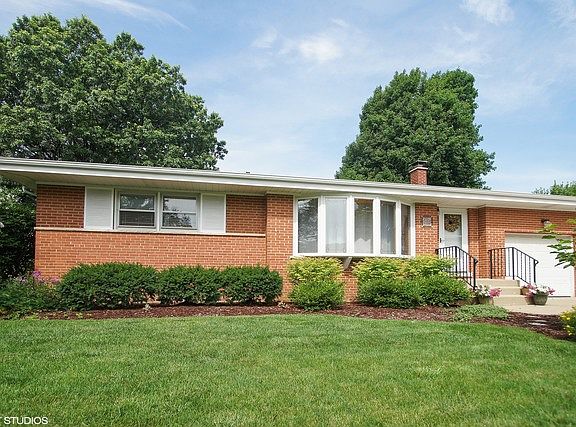 2nd image of 724 N Drury Ln
