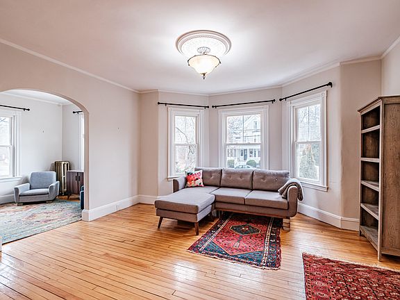 4th image of 534 Stevens Avenue