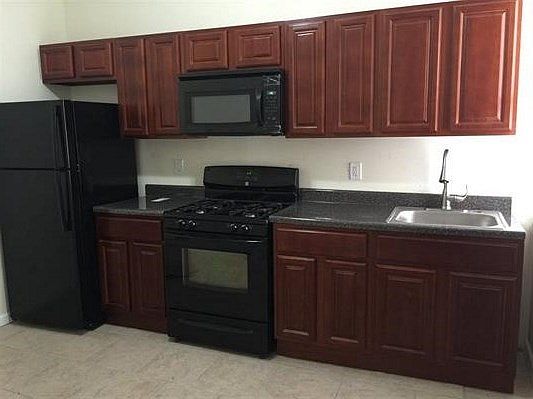 2nd image of 124 Arlington Ave