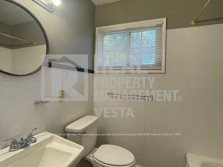2459 Vivian Dr — Photo 7