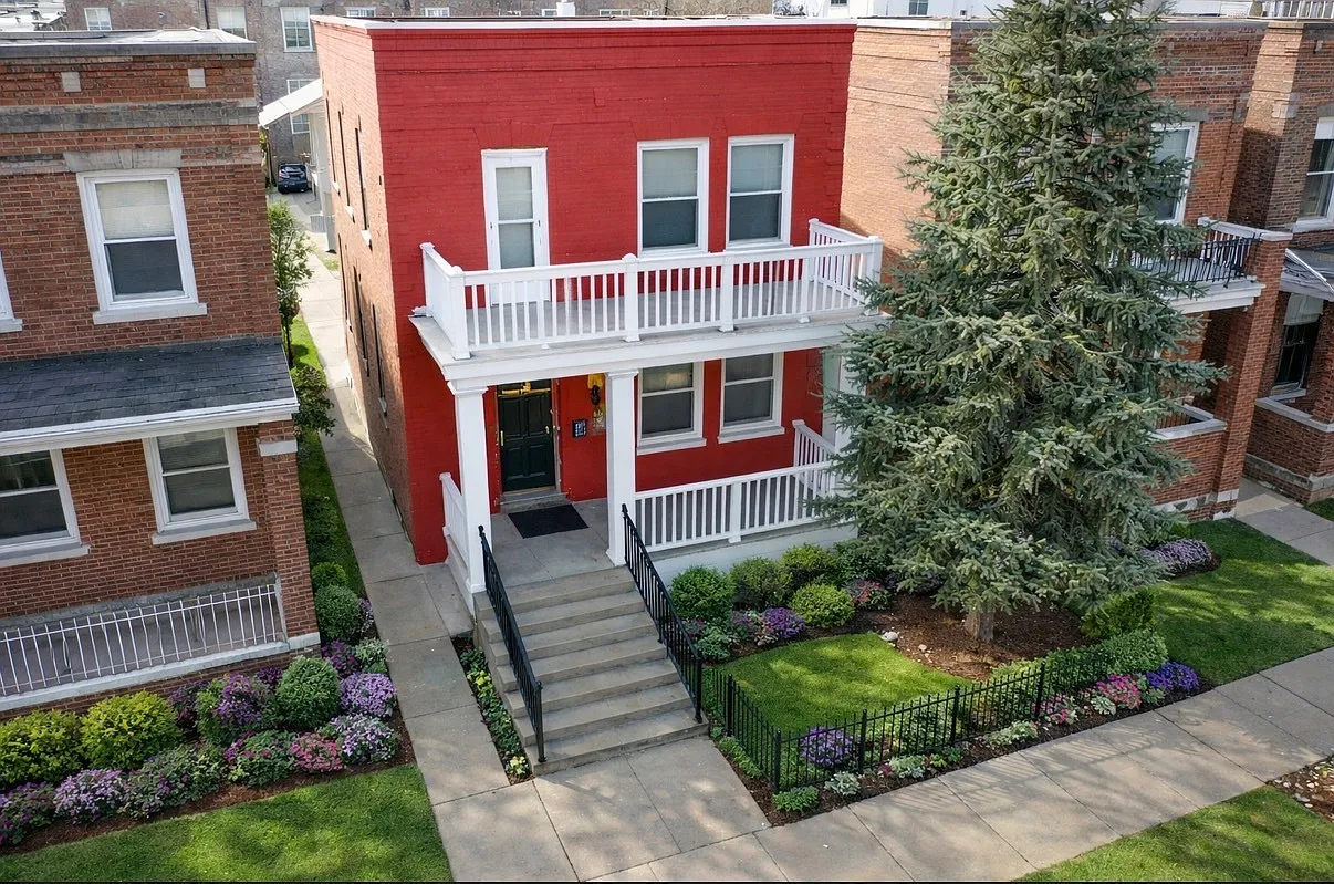2 bed, 800 sqft, $1,695 — Photo 1
