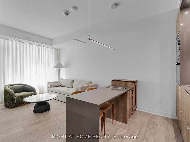 11 Yorkville Ave #2113 — Photo 10
