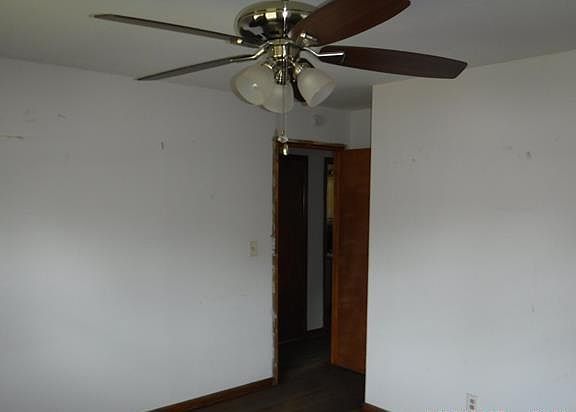 5th image of 3356 S Hiram Ave