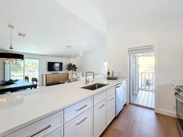 27569 Hickory View DR, BONITA SPRINGS, FL 34134