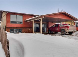 5219 & 5221 41st St, Innisfail, AB T4G 1G3