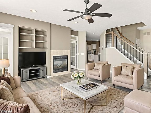 5th image of 143 Blossom Ln #6