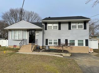 22 Beaver Dr, Barrington, NJ 08007