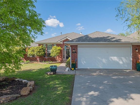 3rd image of 2809 Lochwood Dr