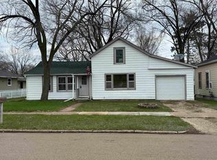 907 Park Ave, Waupaca, WI 54981