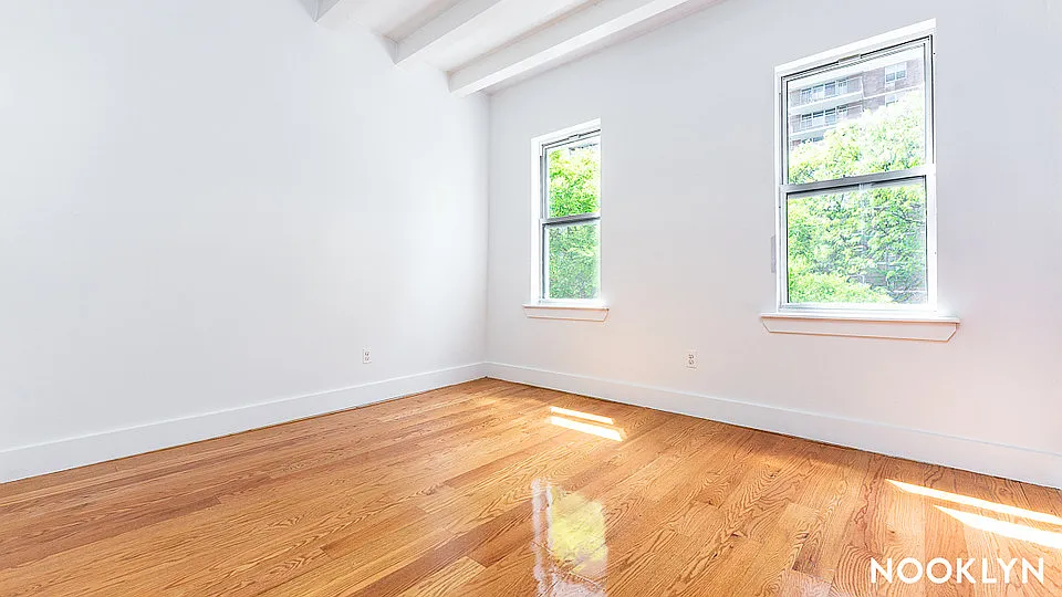 Building Photo - 31 Montrose Ave #3L