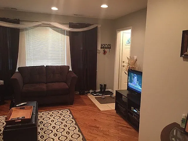 2100 W Superior St #1 — Photo 2