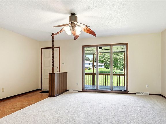 4th image of 2526 SE Blair Dr