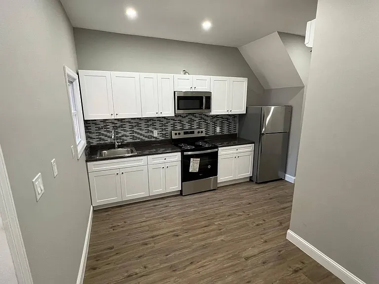 2221 Belmont Ave #1 — Photo 8