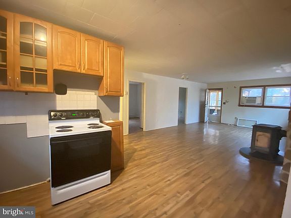 3rd image of 146 New Jersey Dr
