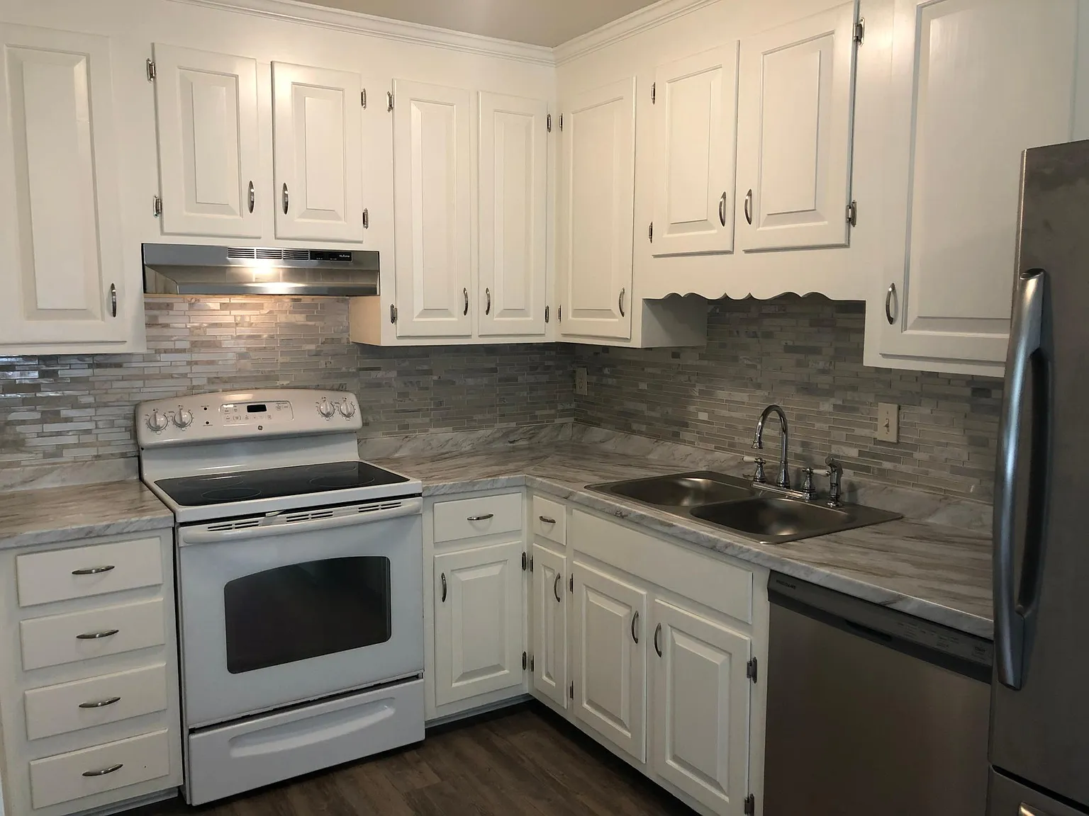 3 bed, 1.5 bath, 1400 sqft, $1,875 — Photo 2