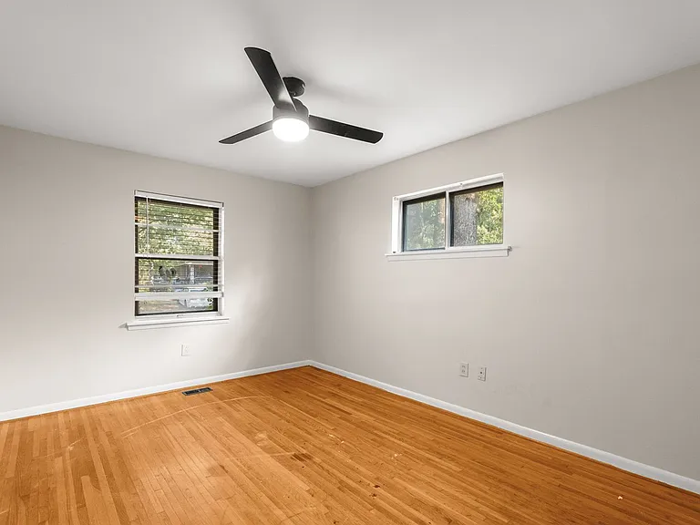 602 W Devon Ave — Photo 29