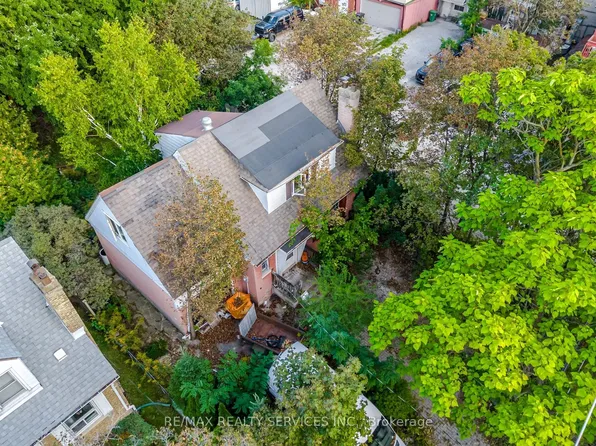 7 Ashbourne Dr, Toronto, ON M9B 4H1