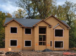 870 Mulberry Rd, Valley Cottage, NY 10989