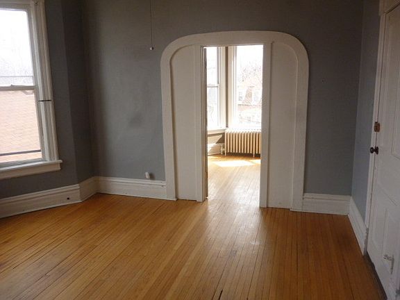 2nd image of 2314 W Berwyn Ave