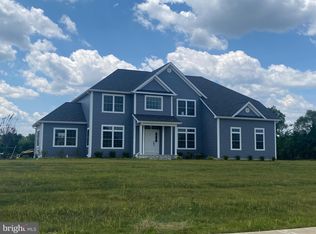 1 Oakwood Ct, Hamilton, NJ 08620