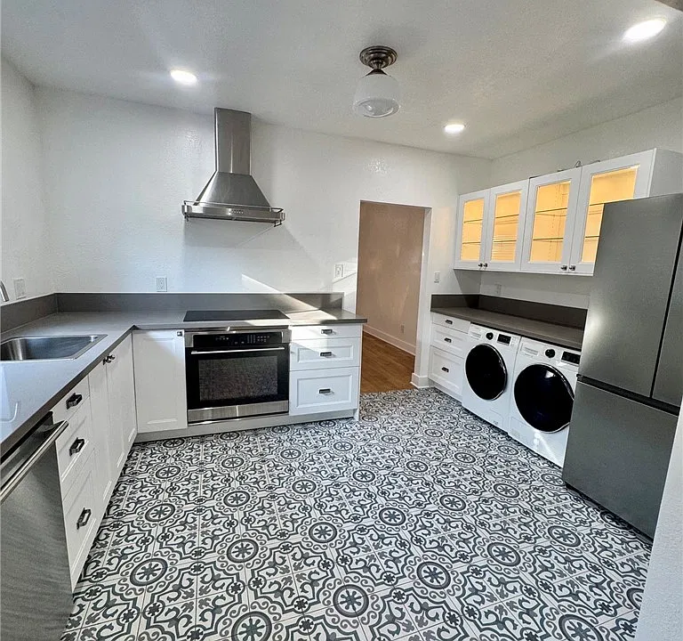 283 W 15th St