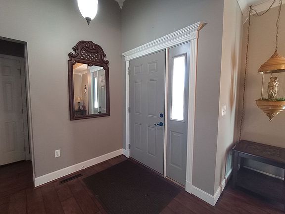 3rd image of 2922 Burgundy St