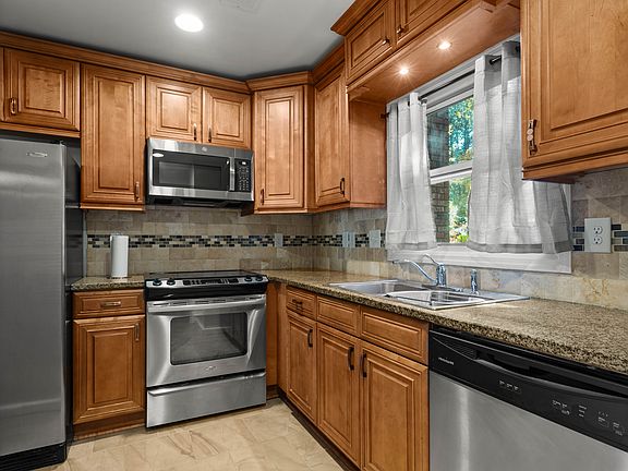 5th image of 602 Twin Brooks Way SE