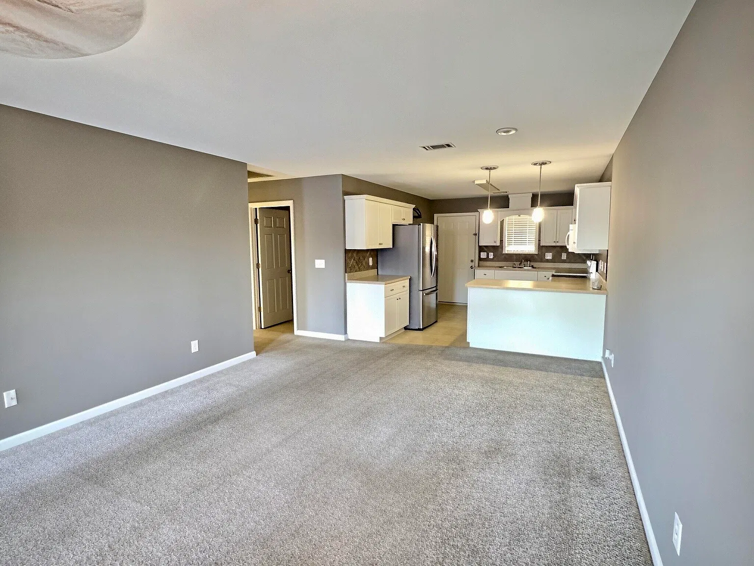 3 bed, 2.0 bath, 1376 sqft, $1,750 — Photo 4