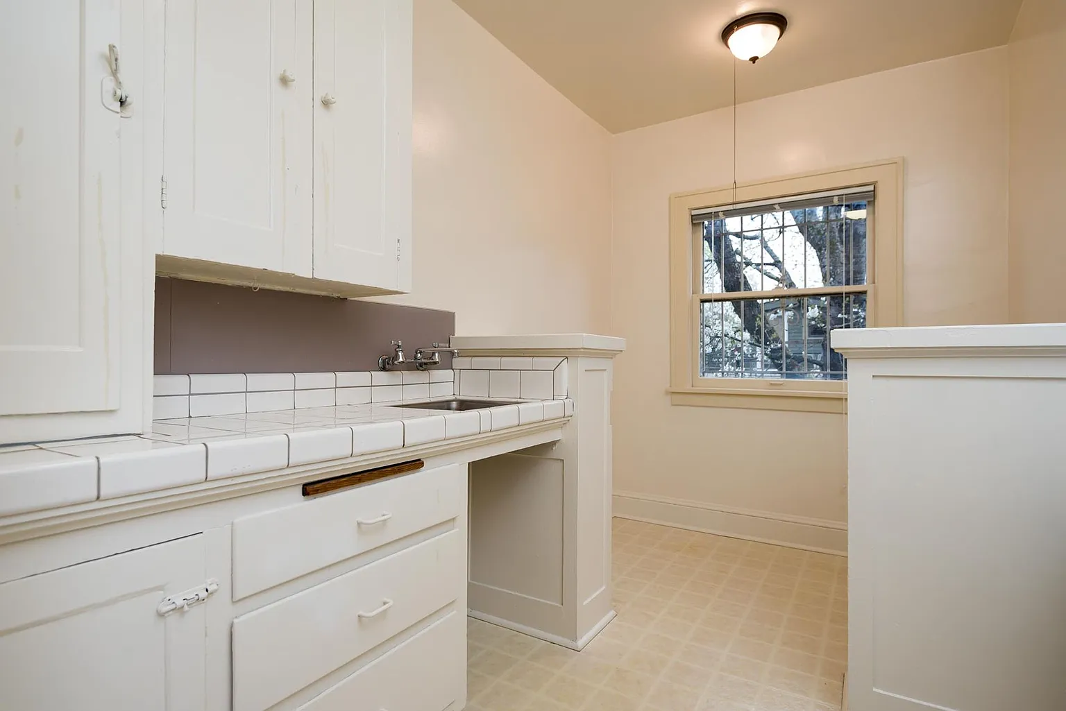 2465 NW Raleigh St APT 106 photo 1