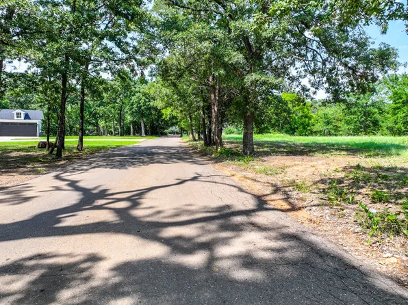 24 Country Club Rd, Sulphur Springs, TX 75482