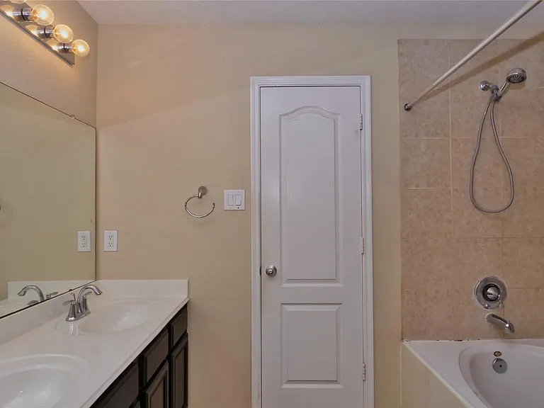 2923 Mustang Meadow Ln — Photo 14