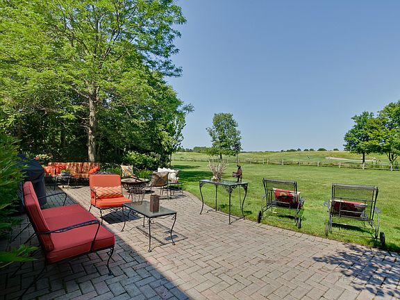 2nd image of 1920 W Southmeadow Ln