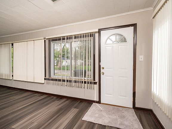 3rd image of 339 W Bernhard Ave