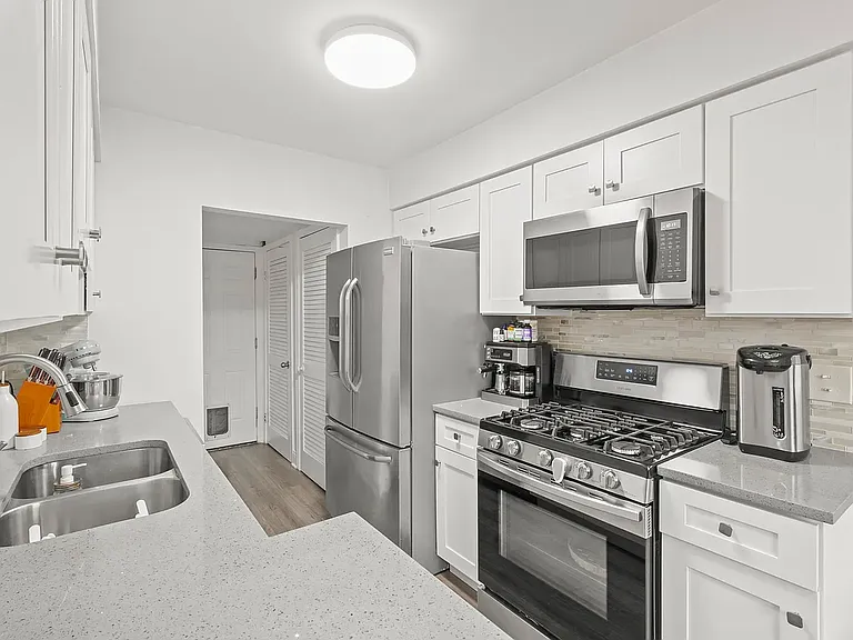 277 E Alpine Dr — Photo 17