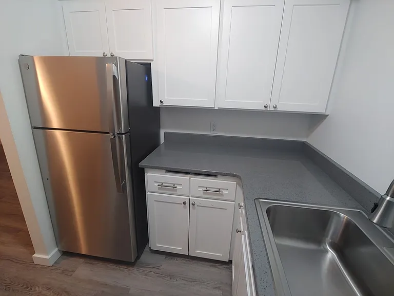 305 NE Spaulding St — Photo 8