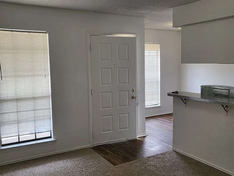 1209 Avondale Ct #C — Photo 1
