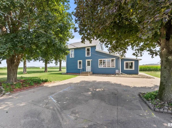 215 110th Ave, New Boston, IL 61272