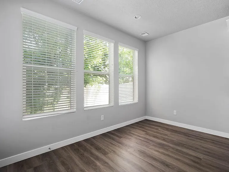 735 E Zekes Ct — Photo 8