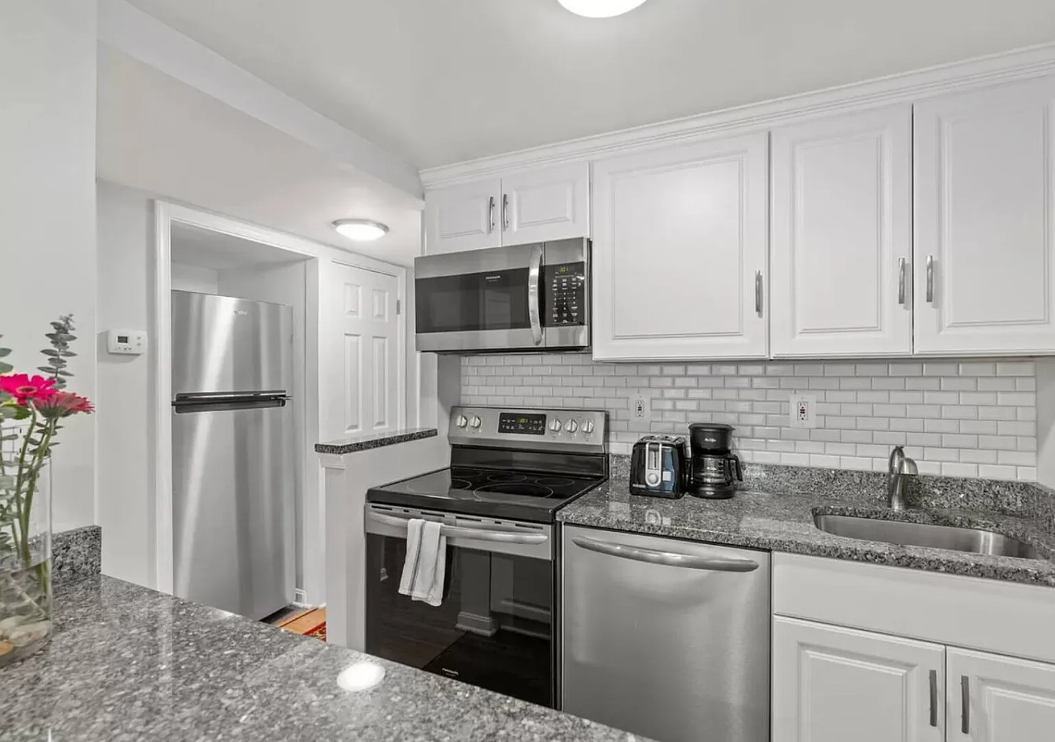 Adorable Guesthouse | Free Parking | Howard U — Photo 2